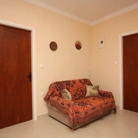 - Donja 2001b Apartmán