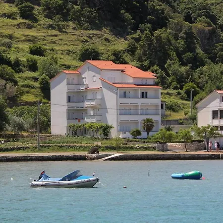 - Donja 2001b Apartment Supetarska Draga