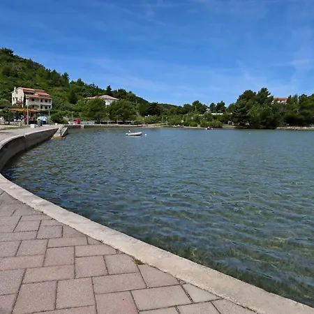 - Donja 2001b * Supetarska Draga
